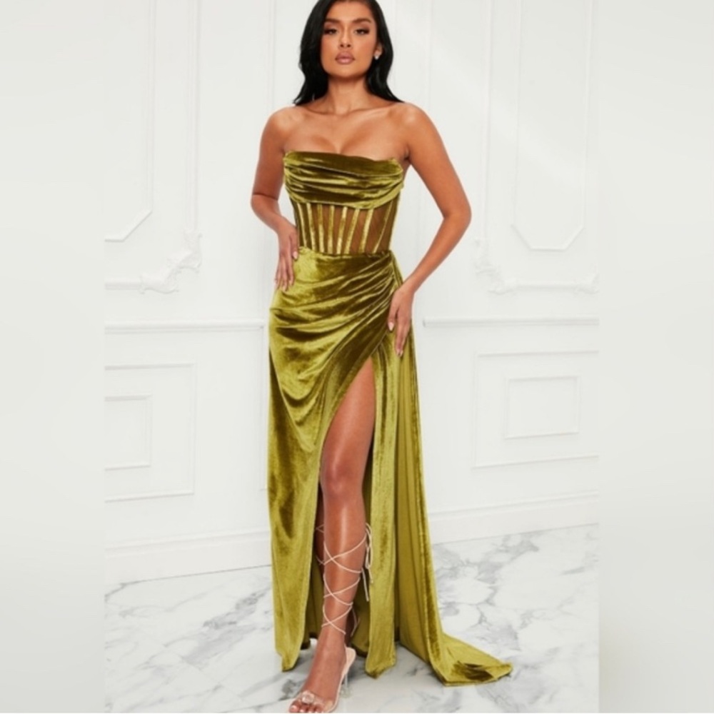 Fashion Nova - Vivi velvet maxi dress